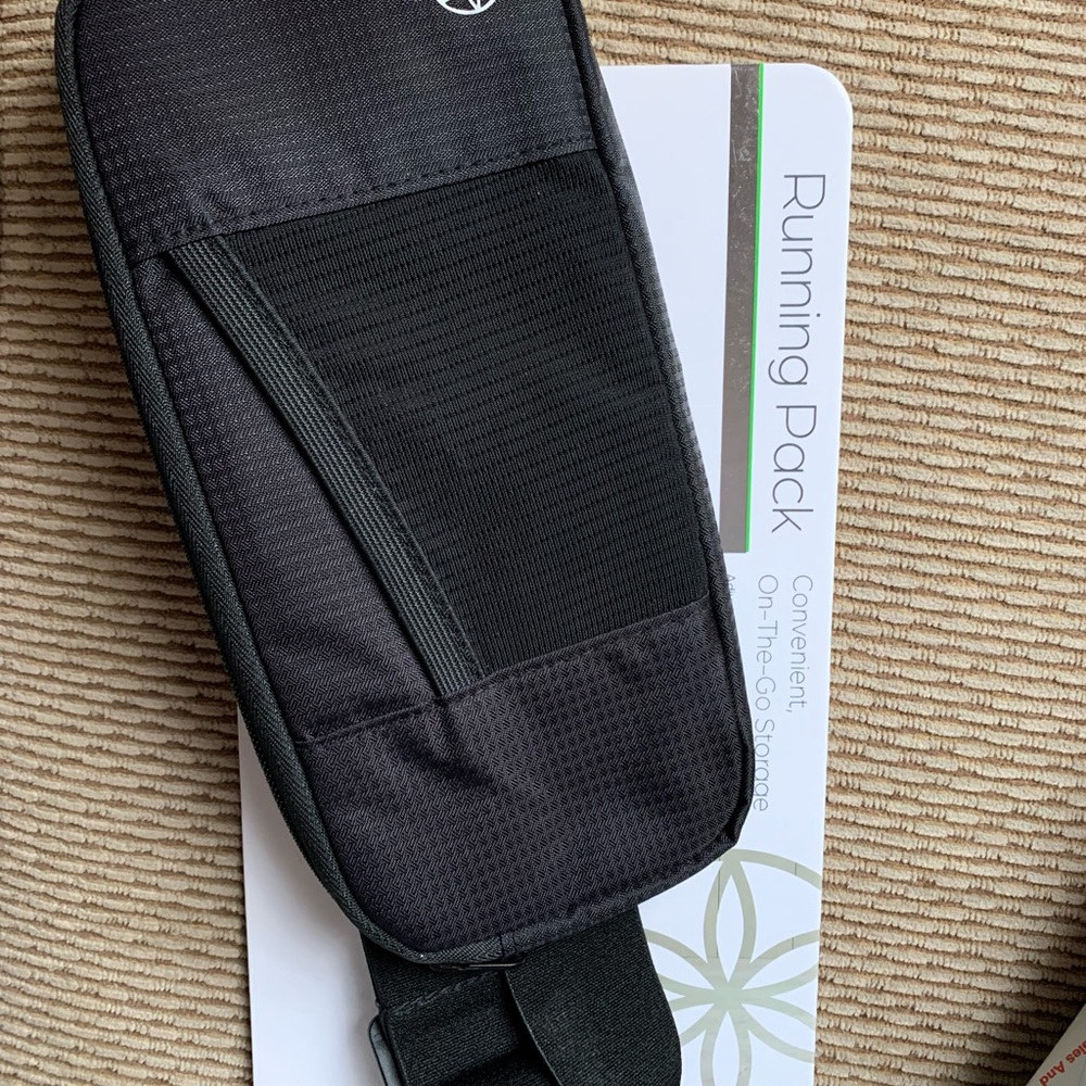 GAIAM yoga / running belt bag / fanny pack